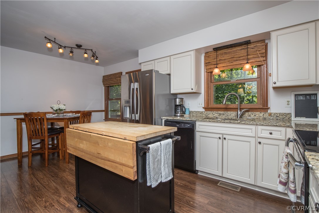 2830 Iverson Road Midlothian, VA 23112 - Photo 5 of 33 Beautiful kitchen remodel includes new cabinets, n