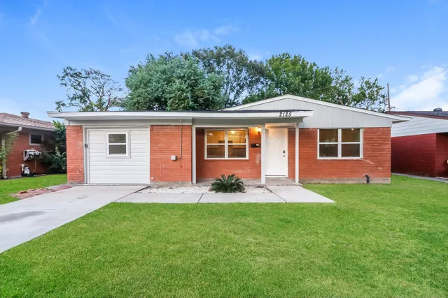$1,295 | 2125 Dewberry Lane, Pasadena, TX 77502