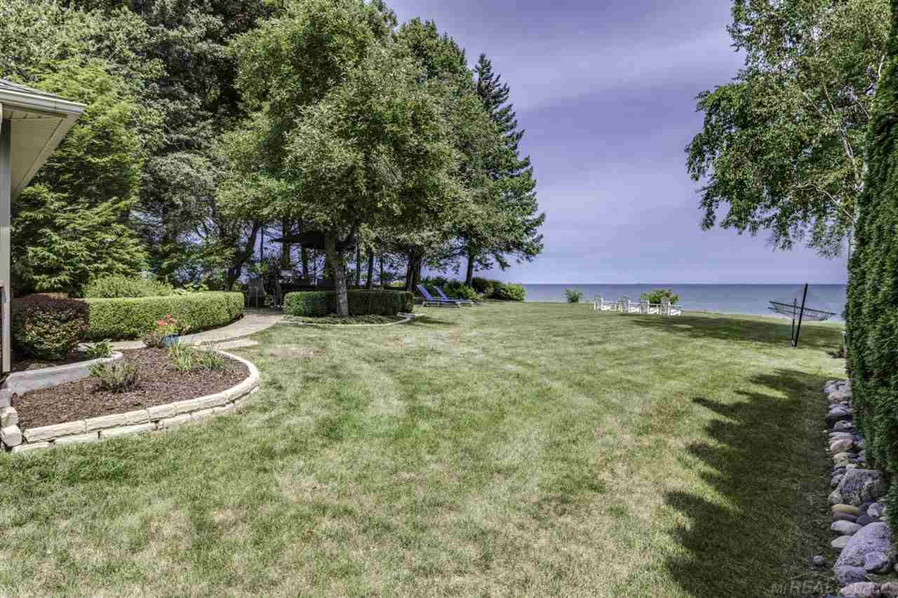 4608 North Lakeshore Road Deckerville, MI 48427 - Photo 7 of 55 Beautiful Landscaping