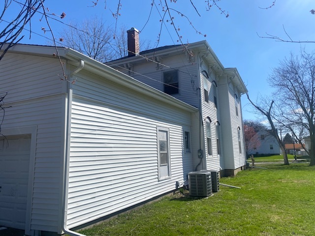 930 North Main Street Rochelle, IL 61068 - Photo 4 of 18 a view of a house with a yard