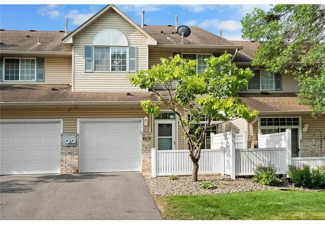$1,800 | 2782 Mallard Drive, Woodbury, MN 55125