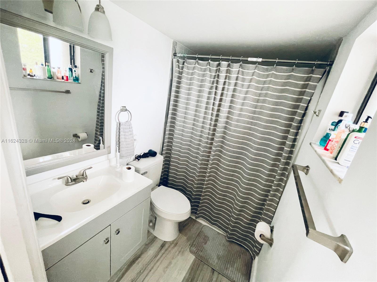 8540 Southwest 133rd Avenue Road, Unit 414 Miami, FL 33183 - Photo 4 of 15 primary ensuite