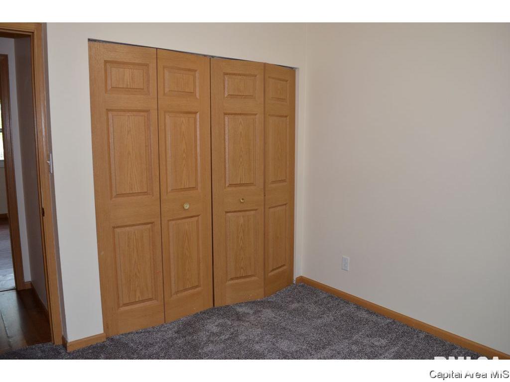 3029 Sherborn Road Springfield, IL 62702 - Photo 7 of 20
