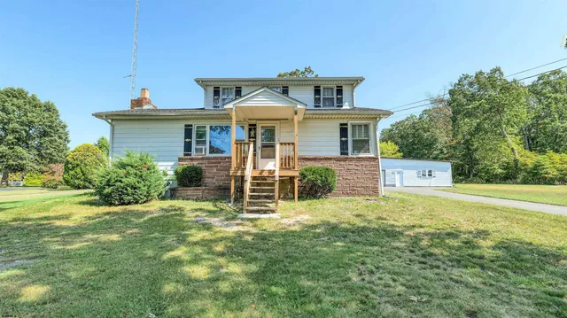 a view of a house with a yard and plants
