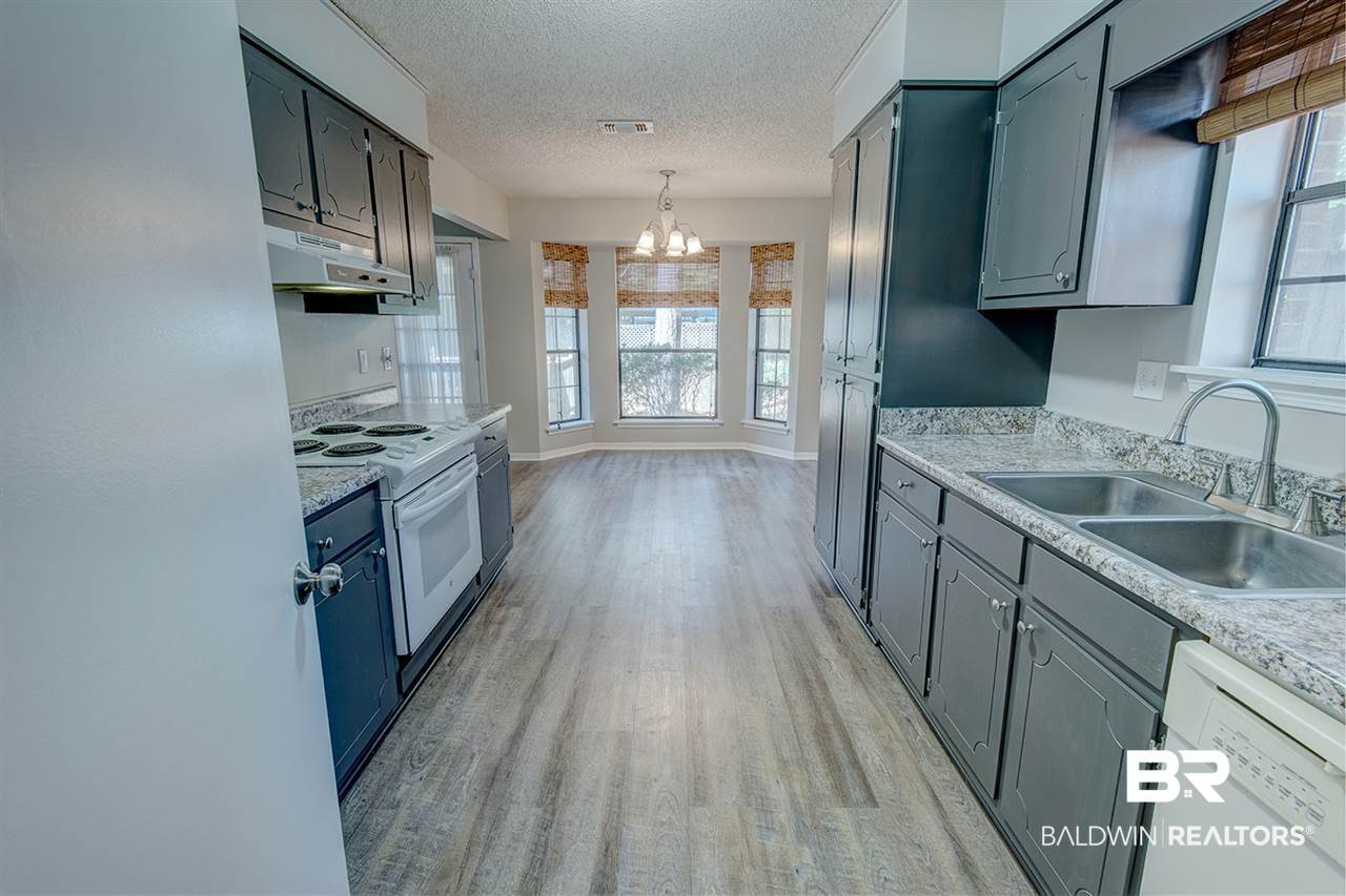 109 Montclair Loop Daphne, AL 36526 - Photo 11 of 32 Kitchen