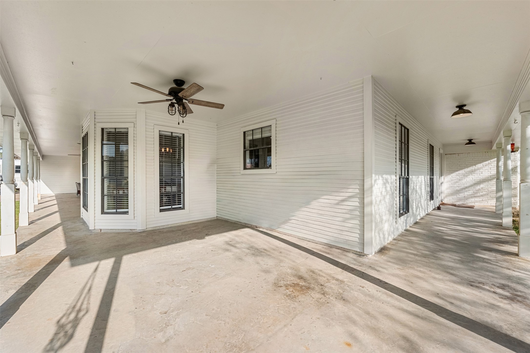26515 Dobbin-Huffsmith Road Magnolia, TX 77354 - Photo 6 of 47 a view of a hallway with windows