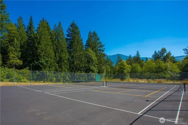 a view of a tennis court