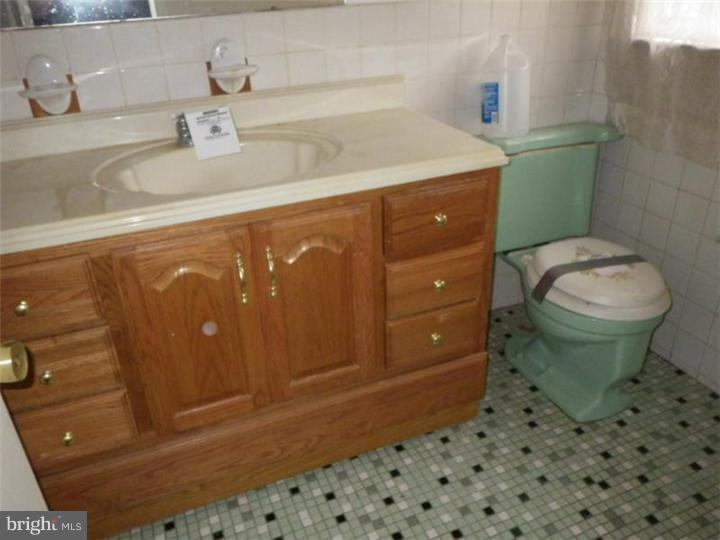737 West Rolling Road Springfield, PA 19064 - Photo 8 of 9