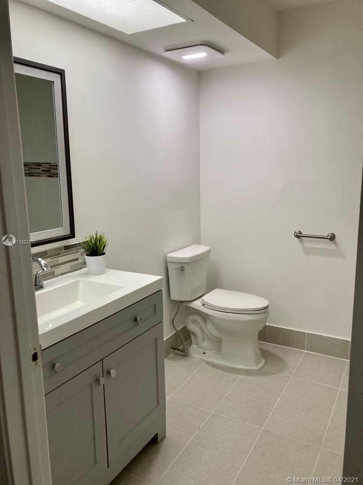 5710 Coach House Circle, Unit B Boca Raton, FL 33486 - Photo 3 of 14 Gallery Image 3