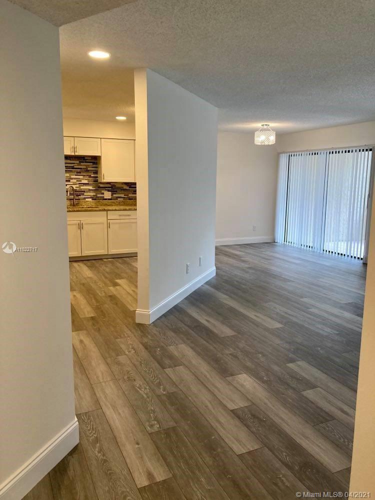 5710 Coach House Circle, Unit B Boca Raton, FL 33486 - Photo 4 of 14 Gallery Image 4