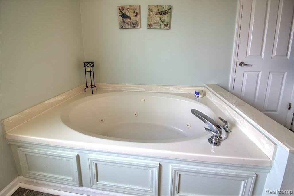 45709 Radnor Road Canton, MI 48187 - Photo 34 of 43 20190722-_MG_1299_301_302_303_304_305_Interior 3.jpg