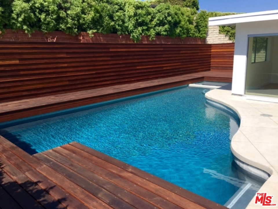 18451 Wakecrest Drive Malibu, CA 90265 - Photo 4 of 8