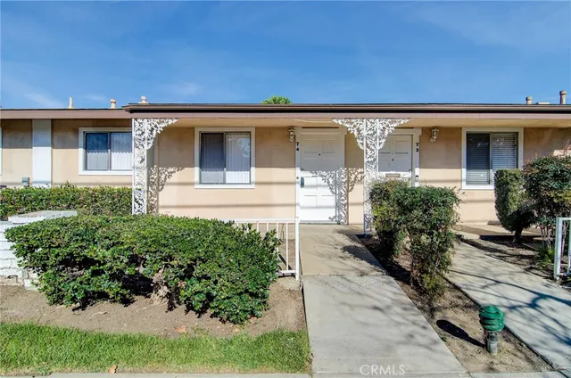 $555,000 | 2525 North Bourbon Street, Unit T4, Orange, CA 92865