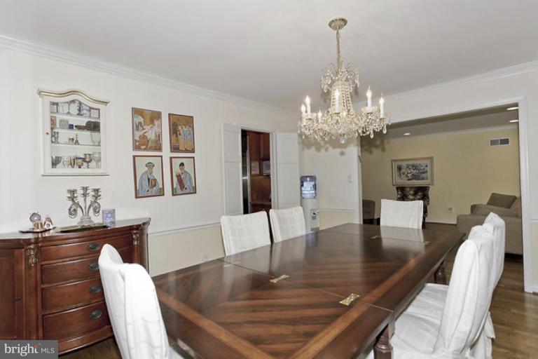 7908 Raphael Court Potomac, MD 20854 - Photo 17 of 27 Dining Room