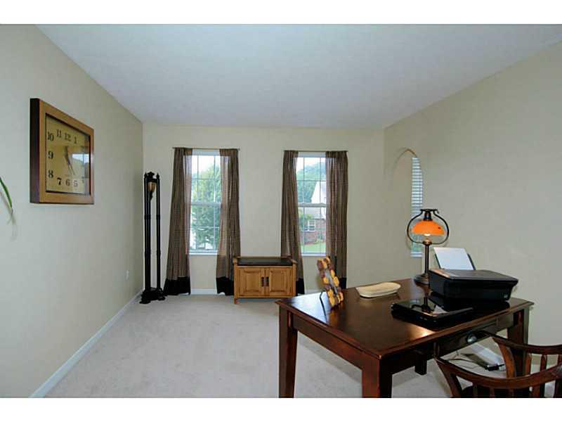 3008 Meyeridge Road Pittsburgh, PA 15209 - Photo 4 of 25 Living Room.