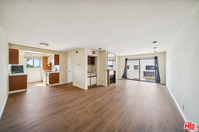 $1,995 | 1519 North Martel Avenue, Unit 305, Los Angeles, CA 90046