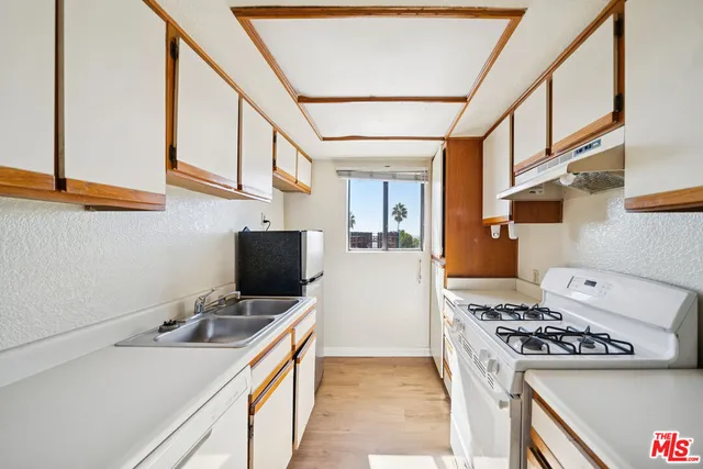 $1,995 | 1519 North Martel Avenue, Unit 305, Los Angeles, CA 90046