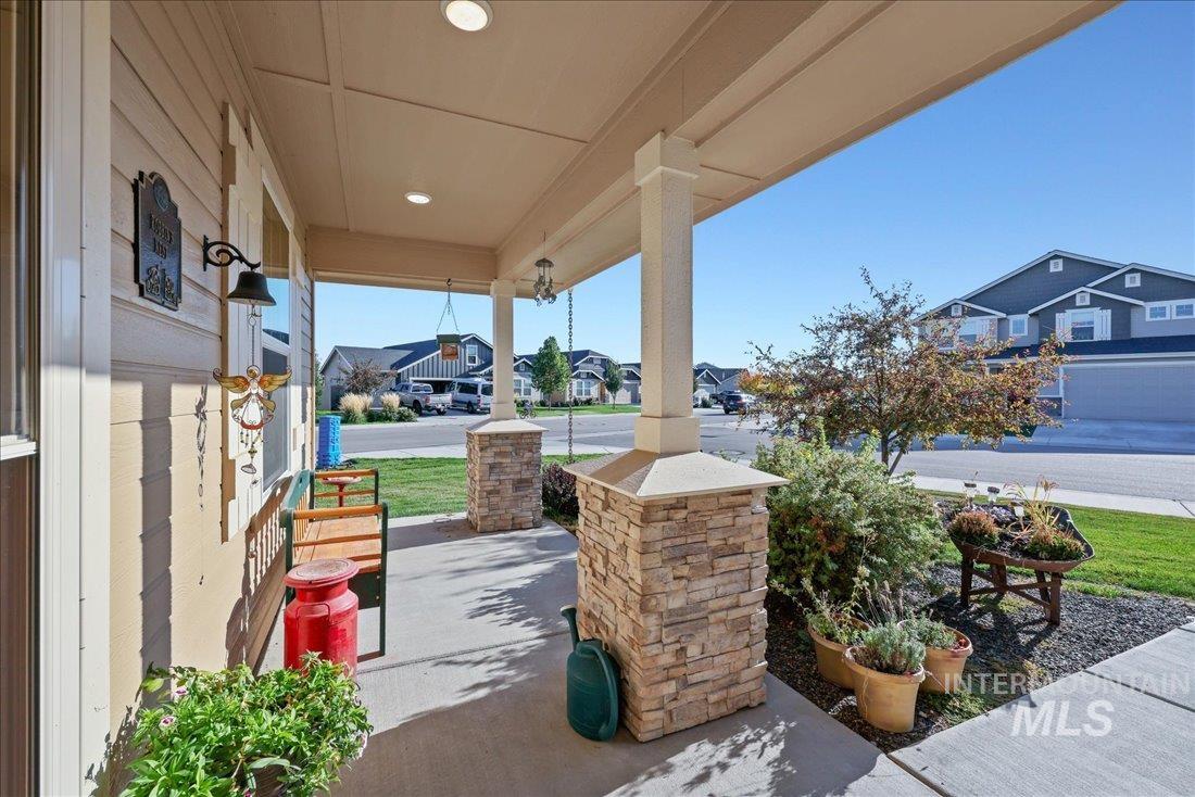 3174 North Greengate Way Star, ID 83669 - Photo 3 of 35 Porch featuring a residential view