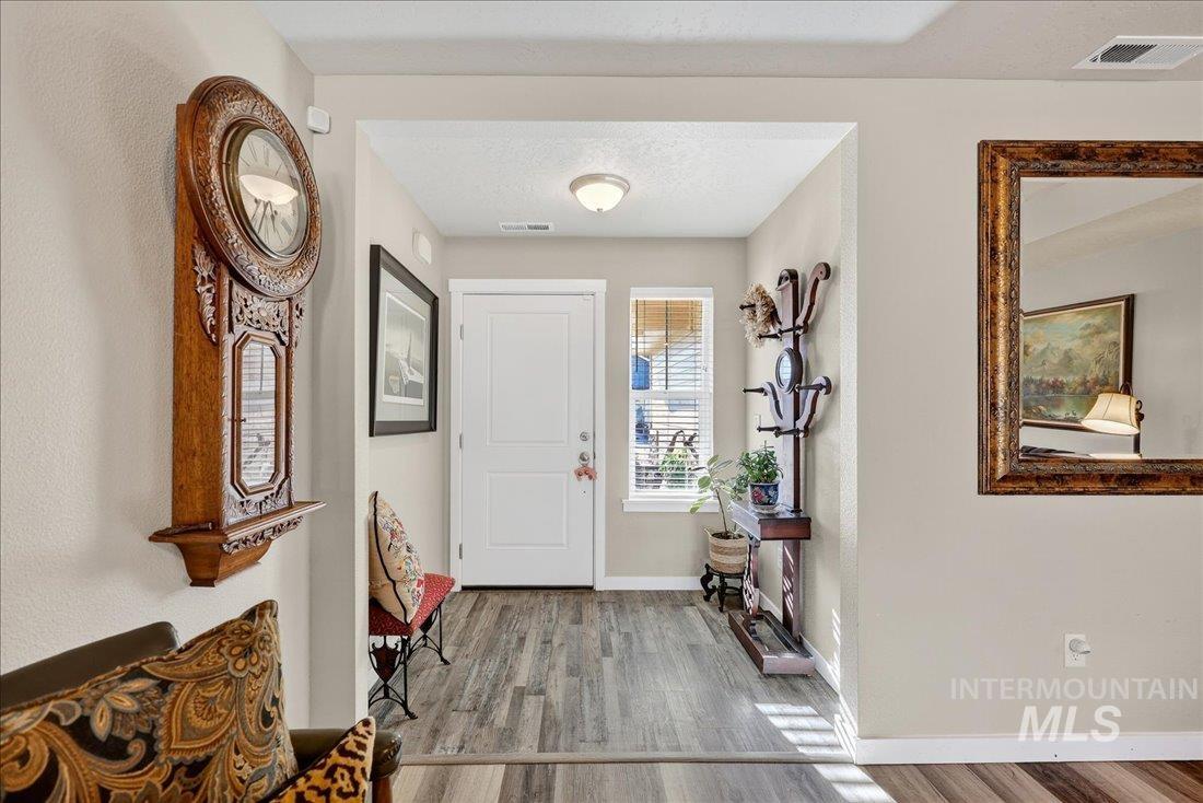 3174 North Greengate Way Star, ID 83669 - Photo 4 of 35 Foyer entrance featuring wood finished floors and baseboards