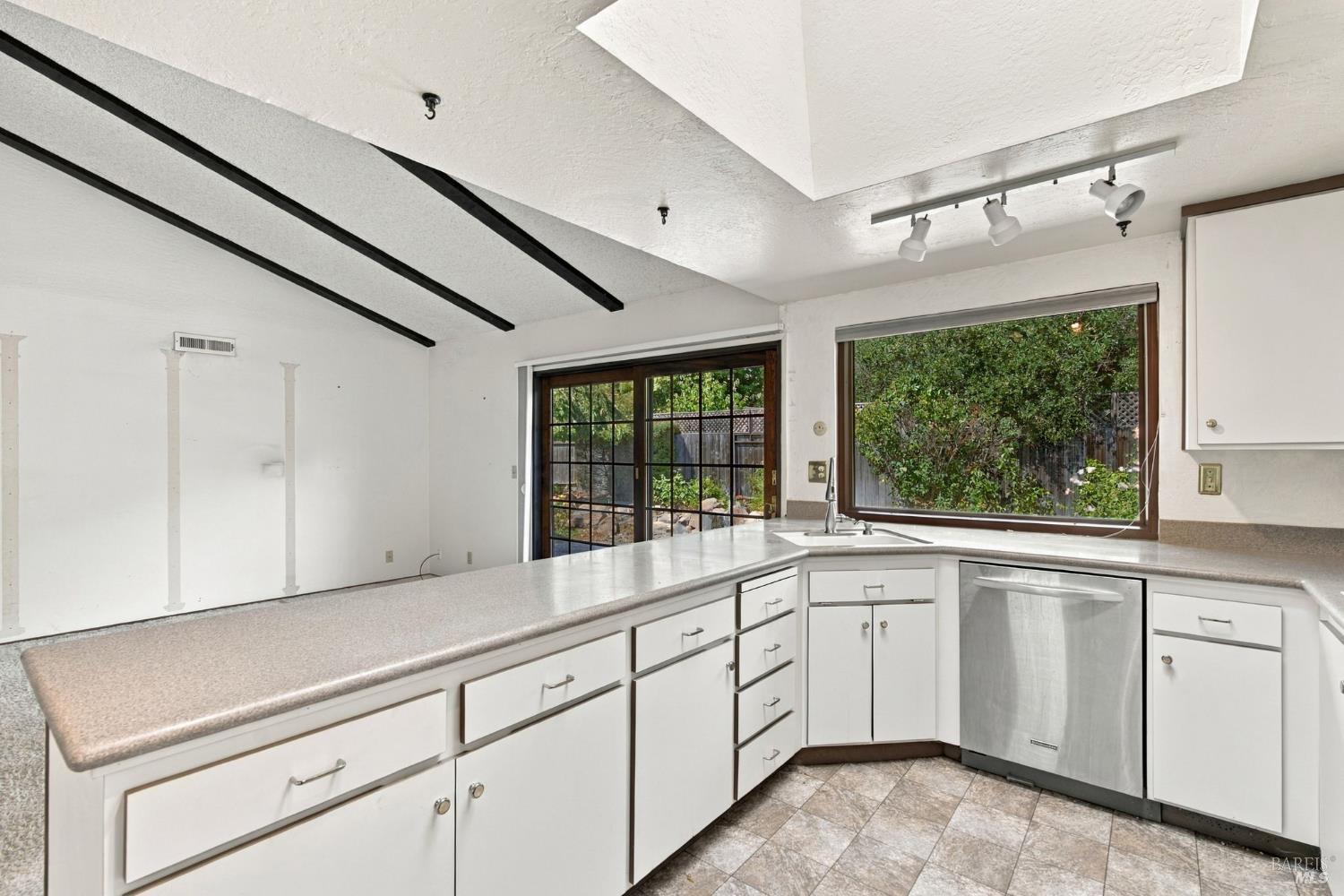 59 Mt Muir Court San Rafael, CA 94903 - Photo 13 of 50 Gallery Image 13