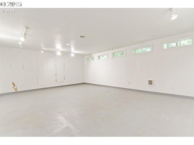 33186 Canaan Road Deer Island, OR 97054 - Photo 13 of 16 Gallery Image 13
