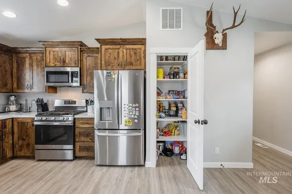 $355,000 | 310 West Owyhee Avenue, Homedale, ID 83628