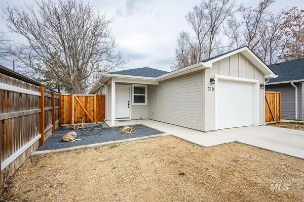 $355,000 | 310 West Owyhee Avenue, Homedale, ID 83628