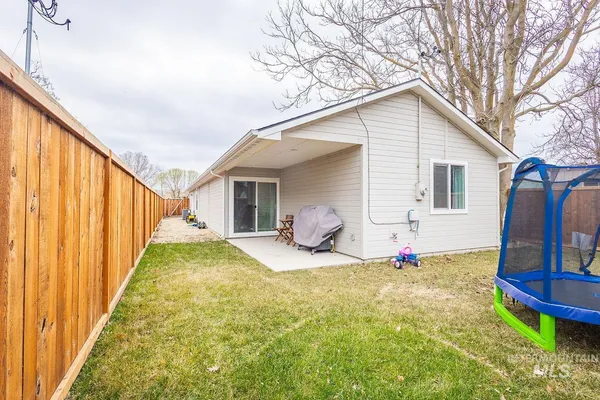 $355,000 | 310 West Owyhee Avenue, Homedale, ID 83628