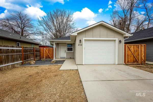 $355,000 | 310 West Owyhee Avenue, Homedale, ID 83628