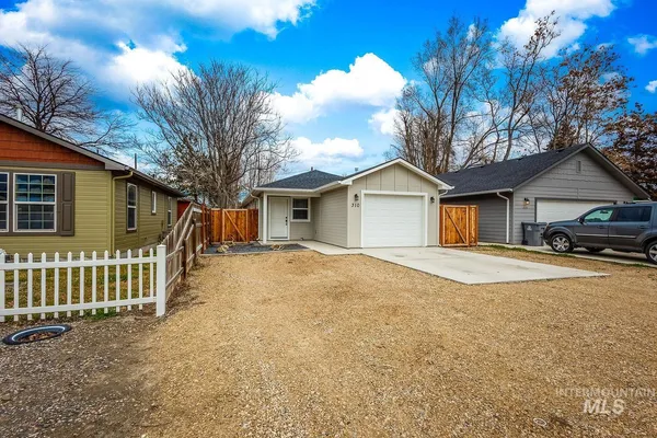 $355,000 | 310 West Owyhee Avenue, Homedale, ID 83628