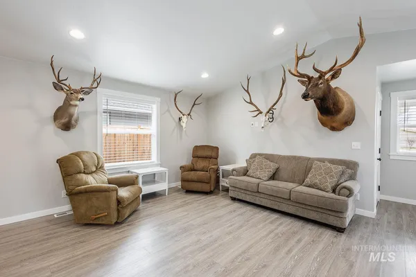 $355,000 | 310 West Owyhee Avenue, Homedale, ID 83628