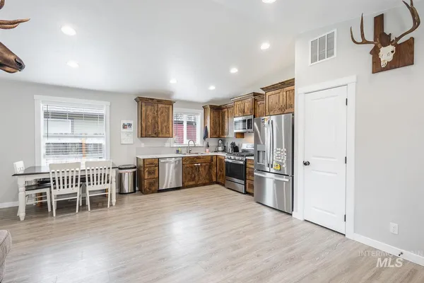 $355,000 | 310 West Owyhee Avenue, Homedale, ID 83628