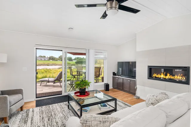 $799,900 | 546 Marina Drive, Superior, WI 54880