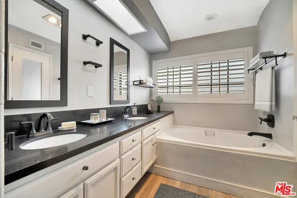 $606,800 | 7100 Balboa Boulevard, Unit 703, Van Nuys, CA 91406