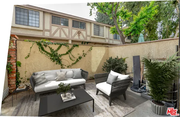 $606,800 | 7100 Balboa Boulevard, Unit 703, Van Nuys, CA 91406