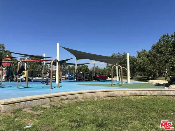 $606,800 | 7100 Balboa Boulevard, Unit 703, Van Nuys, CA 91406