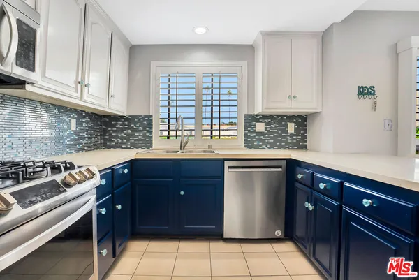 $606,800 | 7100 Balboa Boulevard, Unit 703, Van Nuys, CA 91406