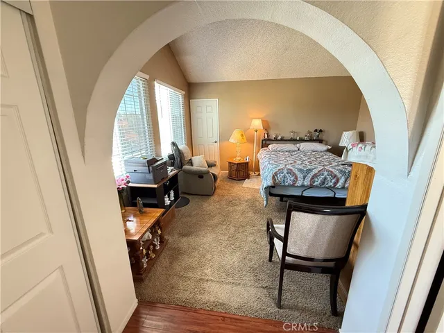 a view of a livingroom with furniture