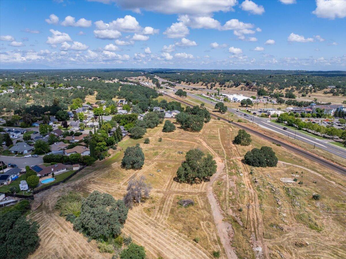 245 Walton Avenue Red Bluff, CA 96080 - Photo 5 of 22 a view of city and ocean