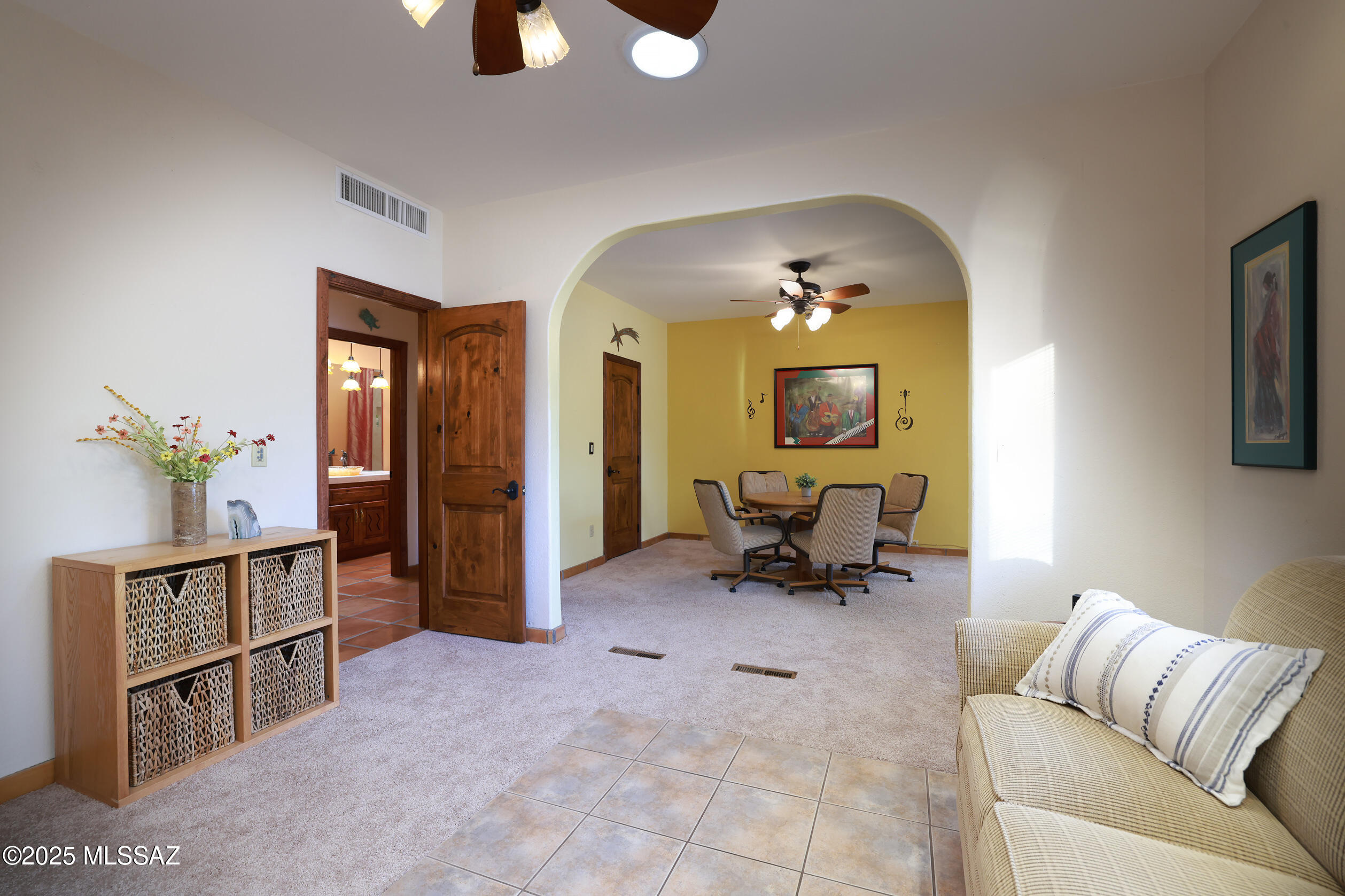 925 North Rancho Del Jefe Loop Tucson, AZ 85748 - Photo 34 of 52 a living room with furniture