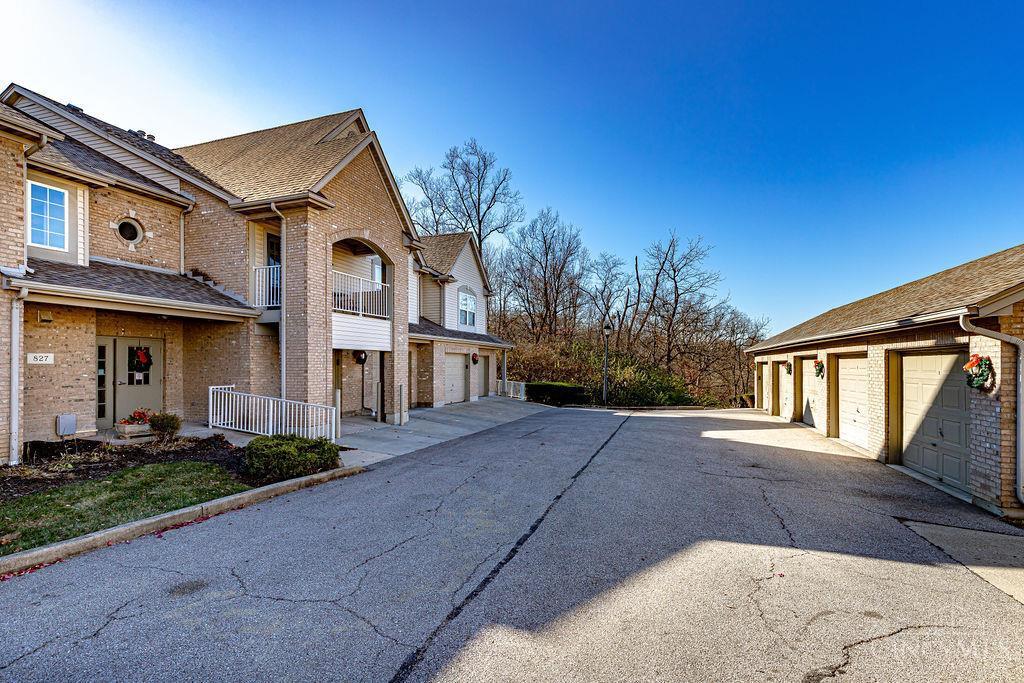 827 Neeb Road, Unit 1 Cincinnati, OH 45233 - Photo 3 of 24 Gallery Image 3