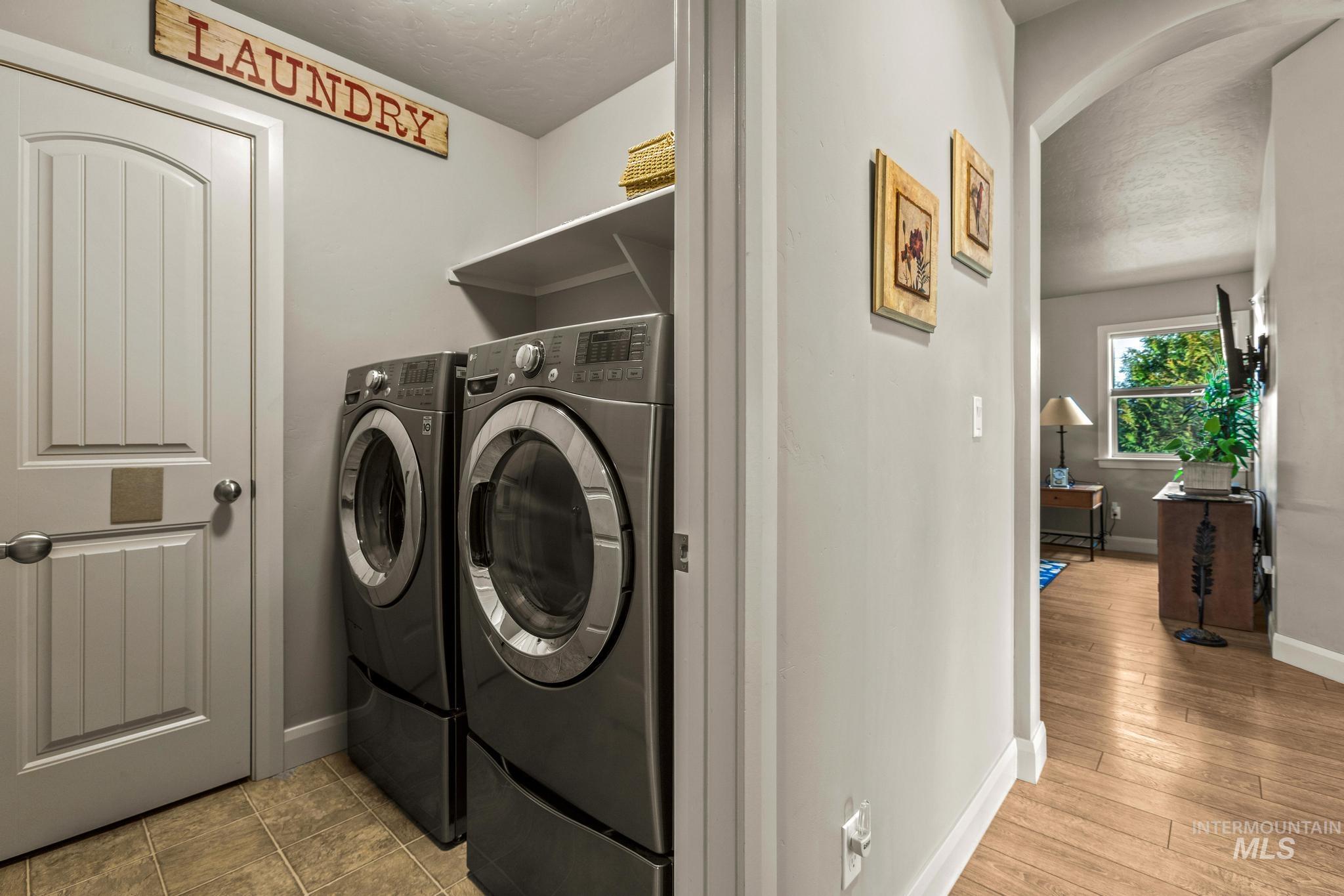 5832 West Rotherham Drive Eagle, ID 83616 - Photo 26 of 42 Laundry area featuring a textured ceiling, separate washer and dryer, and arched walkways