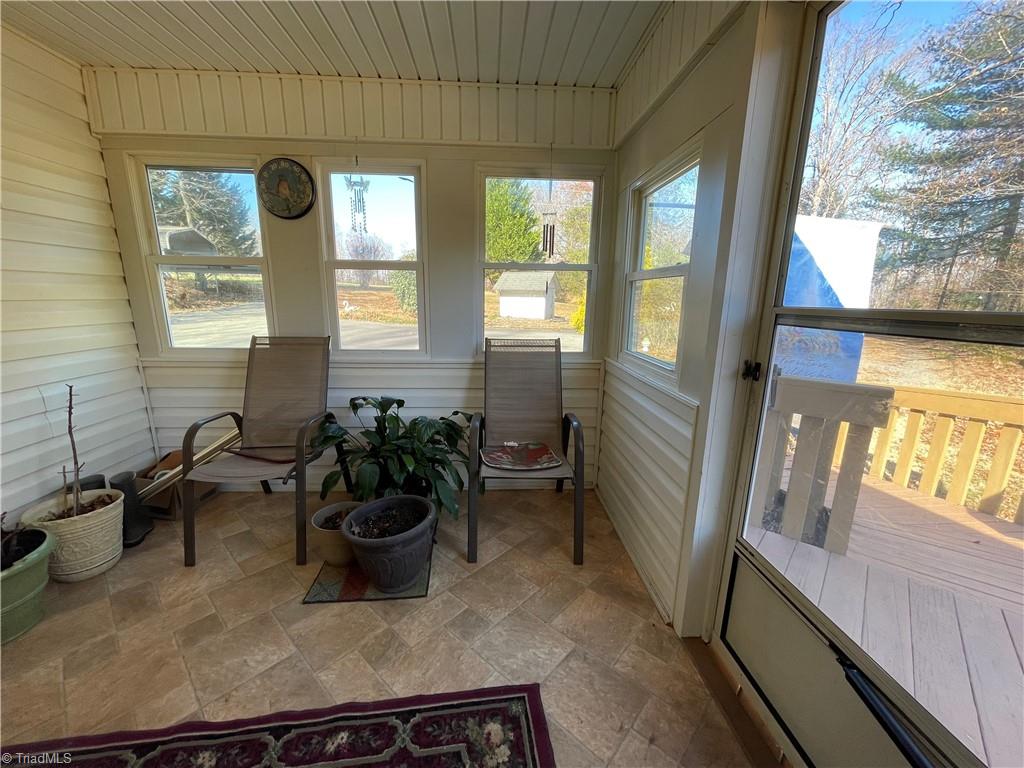 314 Highland Place Ronda, NC 28670 - Photo 6 of 26 Gallery Image 6