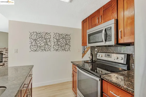 $639,000 | 16 Town Square Place, Oakland, CA 94603
