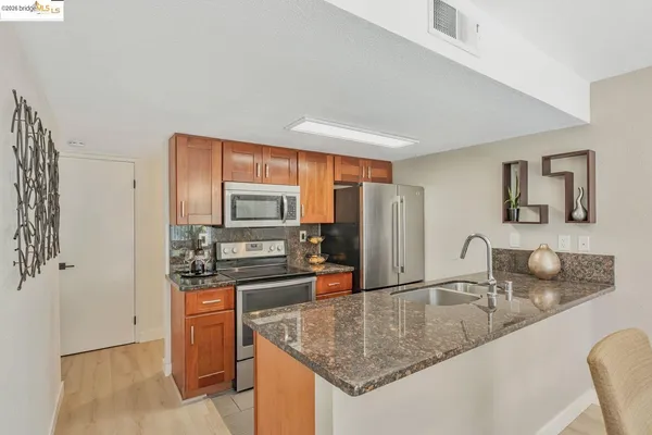 $639,000 | 16 Town Square Place, Oakland, CA 94603