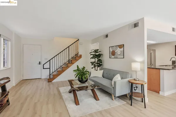 $639,000 | 16 Town Square Place, Oakland, CA 94603