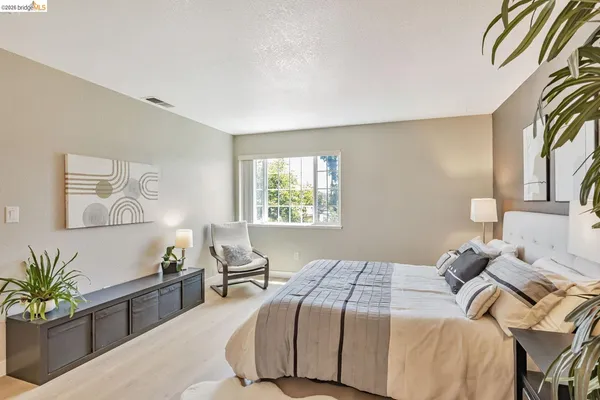 $639,000 | 16 Town Square Place, Oakland, CA 94603