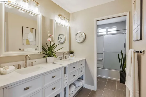 $639,000 | 16 Town Square Place, Oakland, CA 94603