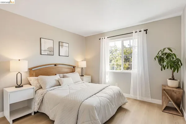 $639,000 | 16 Town Square Place, Oakland, CA 94603