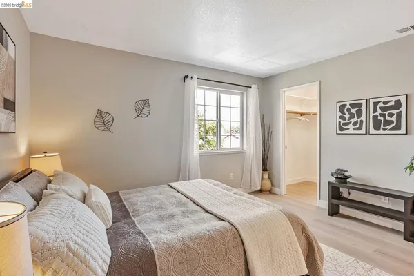 $639,000 | 16 Town Square Place, Oakland, CA 94603